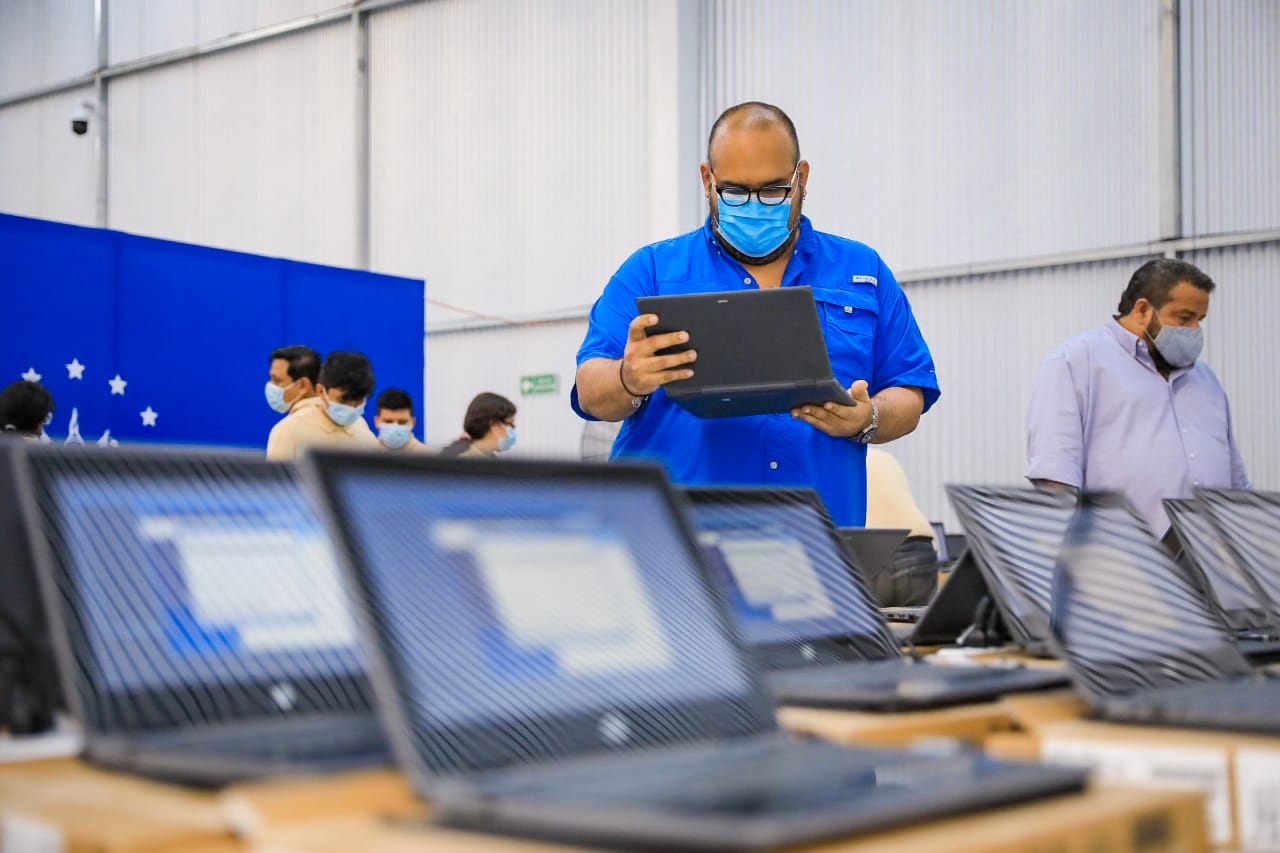Secretaría de Innovación inspecciona planta de preparación de computadoras que entrega el Gobierno secretaria-de-innovacion-inspecciona-planta-de-preparacion-de-computadoras-que-entrega-el-gobierno